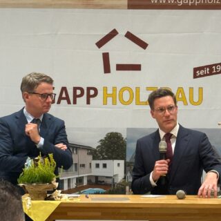 Was für ein Abend! 💪

Eine rappelvolle Produktionshalle bei @gappholzbau in Öpfingen – starke Worte, klare Haltung und echtes Miteinander.

@hagel.manuel MdL und @carsten_linnemann MdB haben gezeigt, wie Politik mit Mut, Herz und Verstand aussieht – bodenständig, lösungsorientiert und nah an den Menschen.

Großes Dankeschön an Ralf Stoll und das gesamte Team der @mit_albdonauulm für die großartige Organisation und den starken Einsatz! 👏