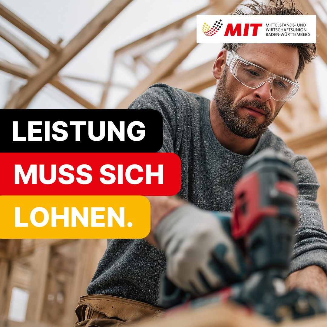 Mittelstand entlasten. Leistung ermöglichen.

Unser Mittelstand braucht weniger Hürden – und mehr Freiheit.
Wer täglich Verantwortung übernimmt, Arbeitsplätze schafft und Innovation vorantreibt, darf nicht durch Bürokratie ausgebremst werden.

Unsere Forderungen:

📉 Landesrechtliche Bürokratie abbauen
Weniger Berichtspflichten, weniger Formulare, weniger Kontrollen – mehr unternehmerische Freiheit.

⚡ Genehmigungen schneller und digital erteilen
Monatelange Verfahren gefährden Investitionen. Digitalisierung muss Prozesse beschleunigen – nicht verkomplizieren.

🎯 Förderprogramme vereinfachen und beschleunigen
Förderung darf kein Studium erfordern. Klare Kriterien, schnelle Entscheidungen, weniger Papier.

💶 Massive Steuerentlastungen für mehr Wettbewerbsfähigkeit
Leistung muss sich lohnen. Wer investiert, schafft Arbeitsplätze – das muss sich wieder rechnen.

👉 Weniger Staat im Alltag der Betriebe.
👉 Mehr Vertrauen in unternehmerische Leistung.

MIT Baden-Württemberg – die Stimme des Mittelstands.