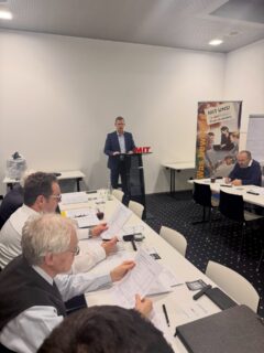 Gestern Abend in Stockach: Kreismittelstandstag der MIT Konstanz – gute Gespräche, klare Worte und eine richtig angenehme Atmosphäre. 👍

Der Mittelstand am Bodensee weiß, wo der Schuh drückt – und spricht es auch offen an. Genau dafür sind solche Abende wichtig.

Glückwunsch an den alten und neuen Kreisvorstand unter der Führung von @juergenbeirer_finanzberatung zur Wahl und Wiederwahl. 👏 
Danke für euren Einsatz und die Bereitschaft, weiter Verantwortung zu übernehmen.

Auf eine weiterhin starke Stimme für unsere Unternehmerinnen und Unternehmer im Landkreis Konstanz! 💪

#MIT #Konstanz #Stockach #Mittelstand #Bodensee