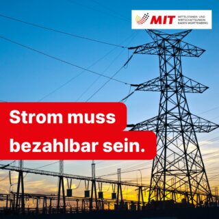 ⚡ Bezahlbare Energie ist Standortpolitik.

Ob Bäckerei, Handwerksbetrieb oder Industrieunternehmen: Energie ist für den Mittelstand kein Luxus, sondern Voraussetzung dafür, dass überhaupt produziert und gearbeitet werden kann.

Deshalb fordert der Landesvorstand der MIT Baden-Württemberg, die Stromsteuer für das produzierende Gewerbe und private Haushalte dauerhaft auf das europäische Mindestmaß zu senken.

Denn hohe staatliche Belastungen auf Energie verteuern nicht nur die Produktion. Sie schwächen auch die Wettbewerbsfähigkeit unserer Unternehmen und schlagen am Ende auf die Preise für Verbraucher durch.

Wer Industrie und Mittelstand in Baden-Württemberg halten will, muss Energie wieder bezahlbar machen.